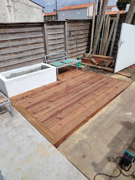 Petite terrasse boisMGP MENUISERIE PEINTURE TOUS TRAVAUX