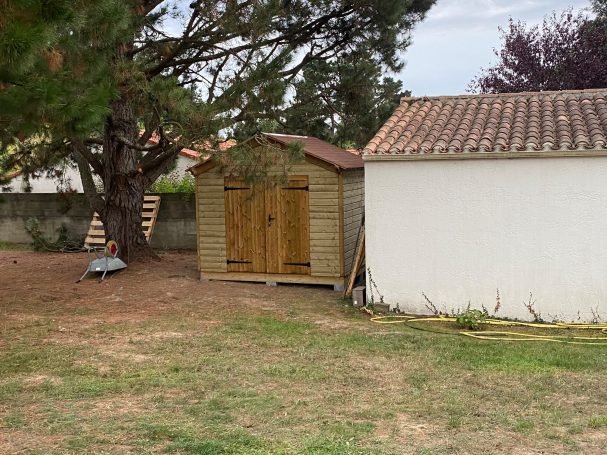 Montage d'un cabanon de jardin MGP MENUISERIE PEINTURE TOUS TRAVAUX