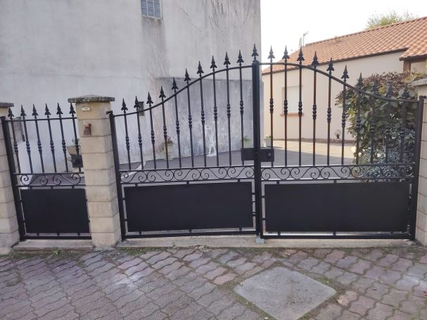 Rénovation peinture portail en fer MGP MENUISERIE PEINTURE TOUS TRAVAUX